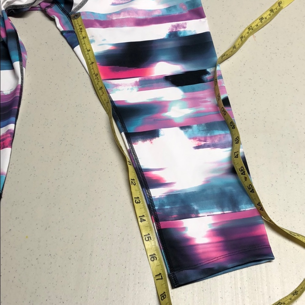 Express EXPcore Multicolored Capri leggings size XS - Picture 9 of 9